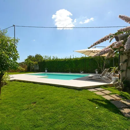 Feriehus Beautiful Home In Roccazzo