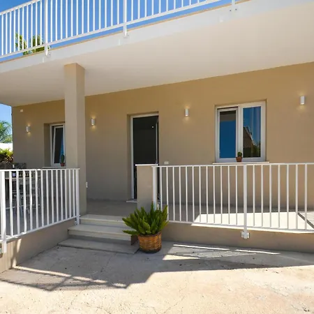 Beautiful Home In Roccazzo Feriehus *